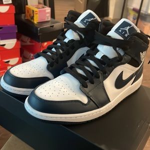 Jordan 1 Navy Mids size 11